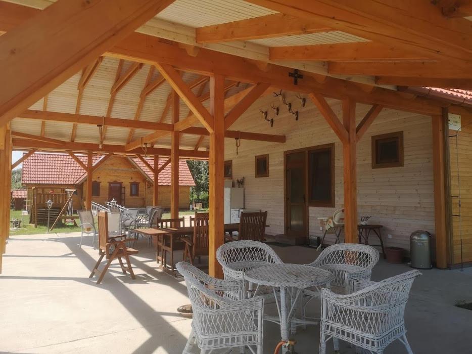 Tomajor Vendeghazak Apartment Tiszaeszlar Екстериор снимка
