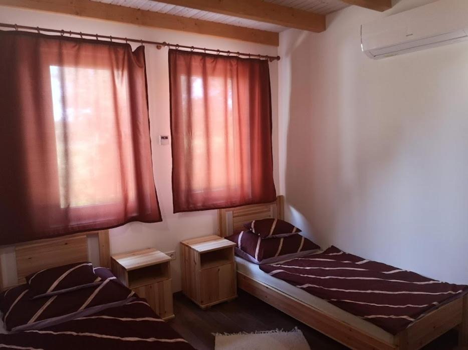 Tomajor Vendeghazak Apartment Tiszaeszlar Екстериор снимка