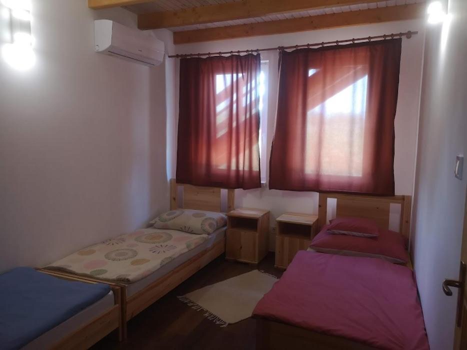 Tomajor Vendeghazak Apartment Tiszaeszlar Екстериор снимка