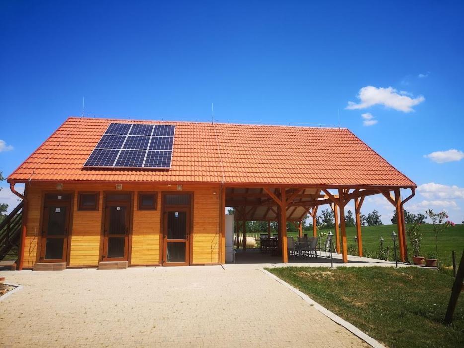 Tomajor Vendeghazak Apartment Tiszaeszlar Екстериор снимка