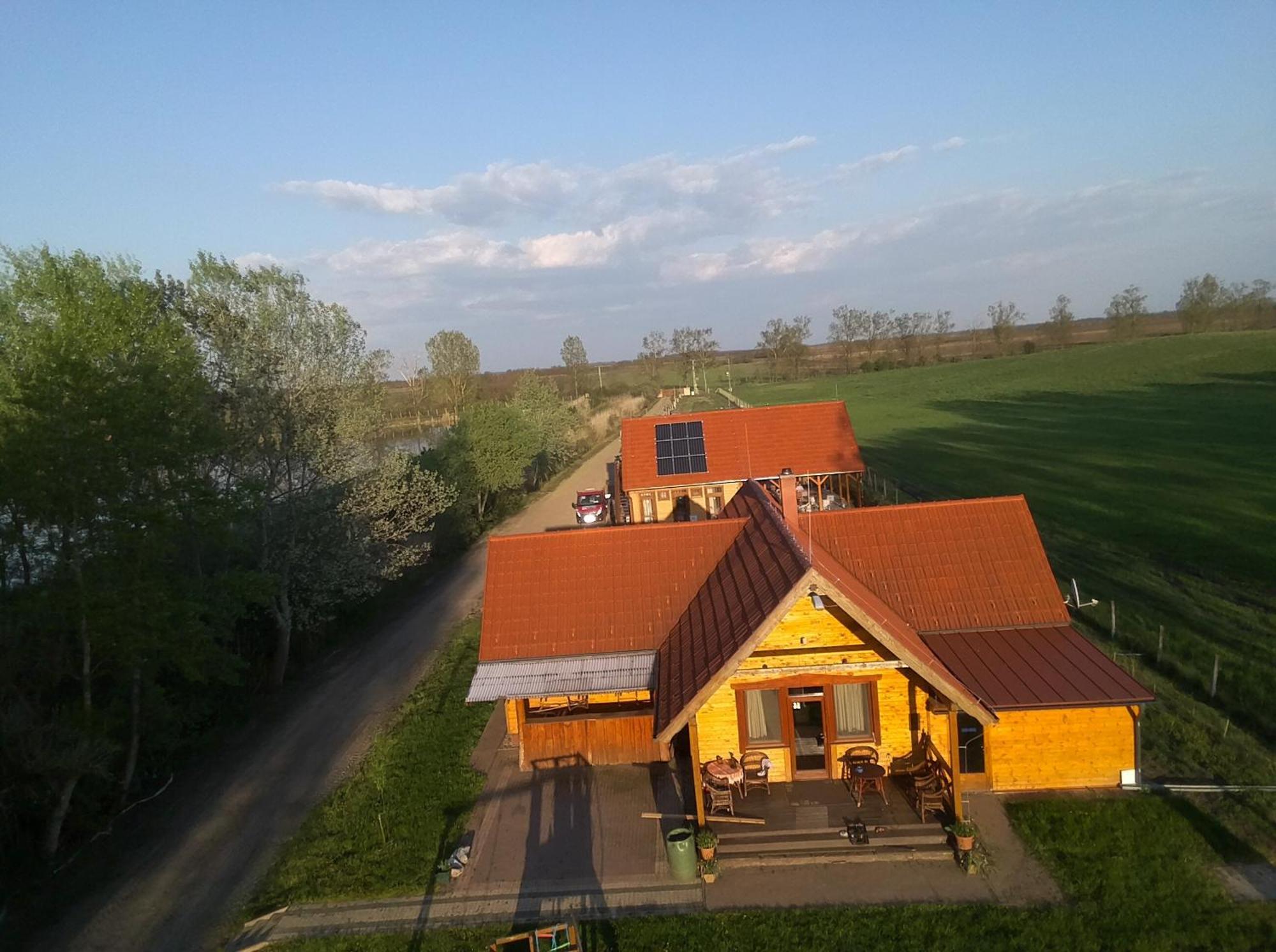 Tomajor Vendeghazak Apartment Tiszaeszlar Екстериор снимка