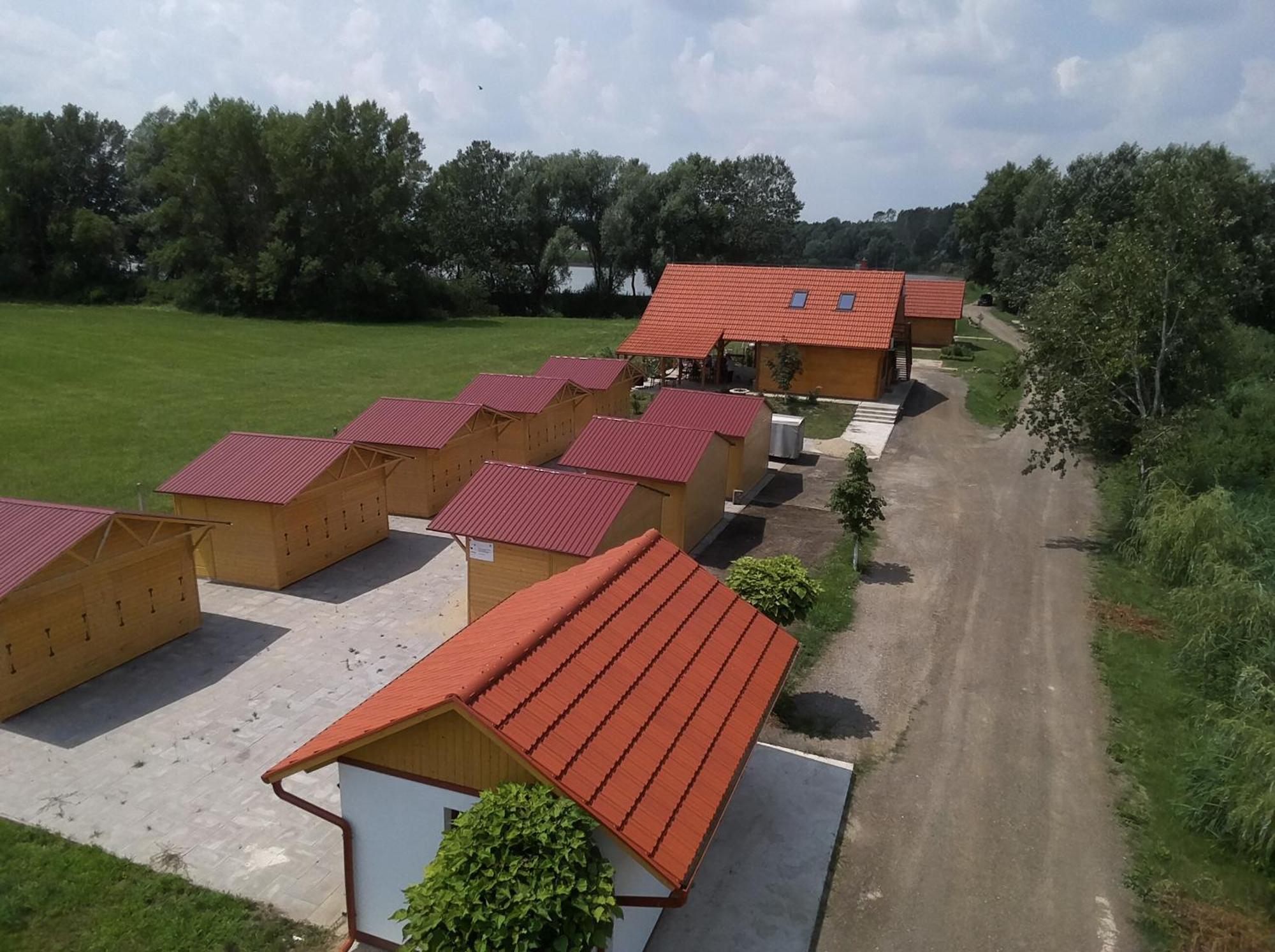 Tomajor Vendeghazak Apartment Tiszaeszlar Екстериор снимка