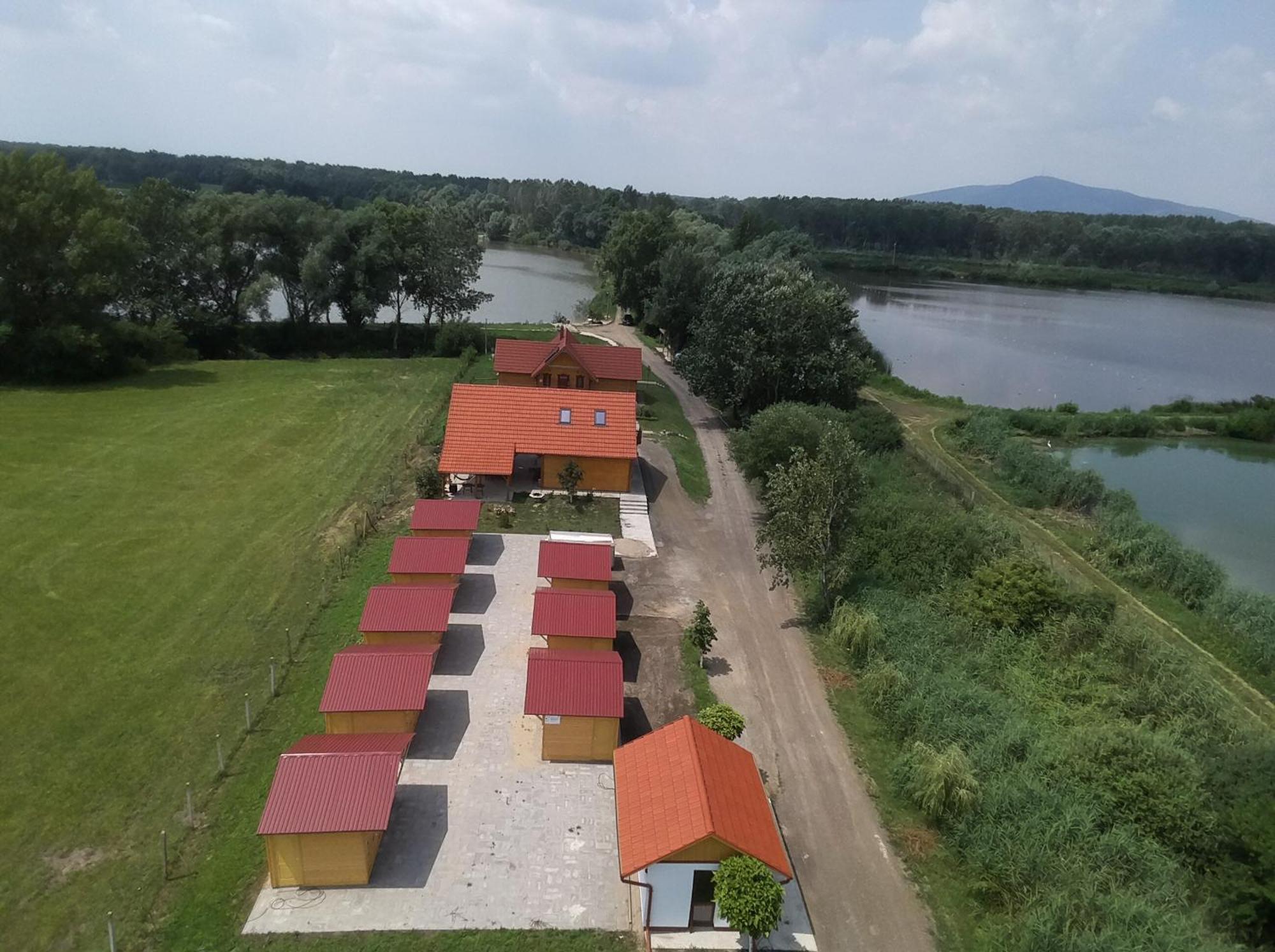 Tomajor Vendeghazak Apartment Tiszaeszlar Екстериор снимка